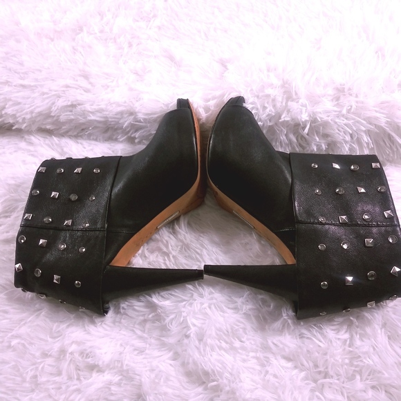 Vince Camuto Shoes - Vince Camuto Fast 2 Black Leather Bootie-Size 8B